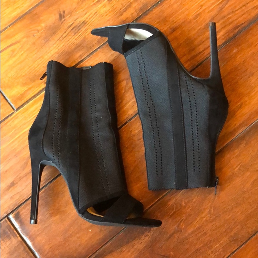 Rare designer black suede stretch stiletto booties - Picture 1 of 6